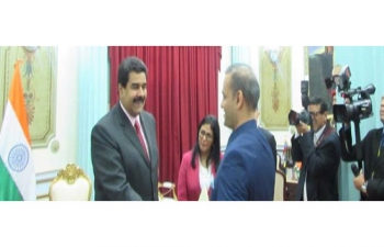 Embajador Shrivastava presentó sus credenciales al presidente de Venezuela, SE el señor Sr. Nicolás Maduro, el 23 de julio el año 2015