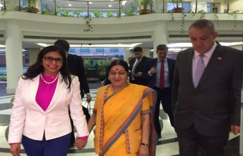 El Canciller y el Ministro de Petróleo de Venezuela visitan la India