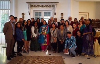 Reception hosted in Embassy residence for Hindi students in Caracas
