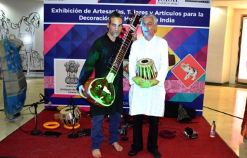 The Venezuelan group Bombai-16 composed by the Tabla Performer, Mr. Dha Maharaj along with Manuel Churion Sitar performer played Indian music at the Exhibition on Indian Handloom, Handicrafts & Home Decor at Tolon Mall on 29 April 2017.