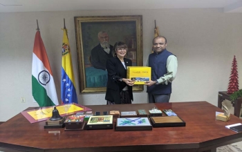 Presentation of the book-set on Bharat Ek Parichay Sharing India with the World at the Universidad de Carabobo