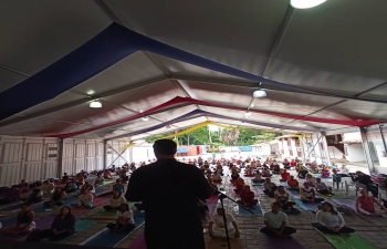 La Antesala para el proximo Dia Internacional del Yoga fue organizado por la Embajada en Caracas. El Embajador Abhishek Singh se dirigio a los participantes.