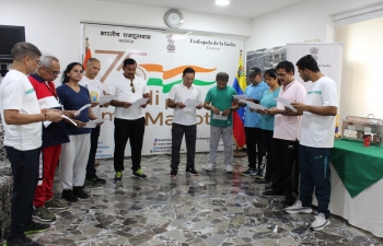 On the occasion of Sports Day of India, Cd'A Suresh Kumar administered the Fit India Pledge to the India-based officials of the Embassy and their families at Chancery premises.