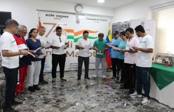 On the occasion of Sports Day of India, Cd'A Suresh Kumar administered the Fit India Pledge to the India-based officials of the Embassy and their families at Chancery premises.