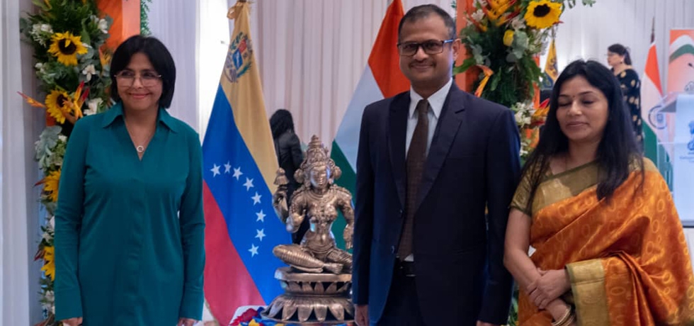 La Mision organizo una recepcion para celebrar el 75 Dia de la Republica de la India el viernes 26 de enero en Caracas. La invitada principal fue Su Excelencia Delcy Eloina Rodriguez Gomez, Vicepresidente Ejecutiva de la Republica Bolivariana de Venezuela.