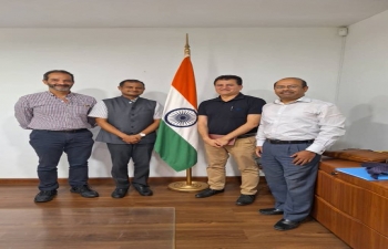 El Embajador de la India, S.E. Sr. P.K. Ashokbabu tuvo la oportunidad de reunirse con el Sr. Jagnesh Adlakha, Gerente Divisional (IB LATAM) de Bajaj Auto Limited para tratar temas relacionados con la promocion de la marca en el pais.